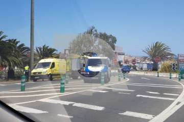 Vuelco de un vehículo con dos mujeres heridas en el Cruce de Melenara (Foto TA)